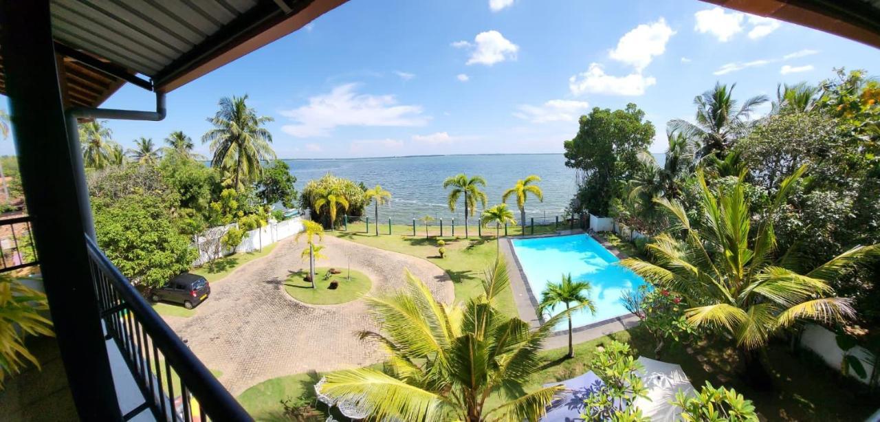 Rainbow Lagoon Resort Negombo Esterno foto
