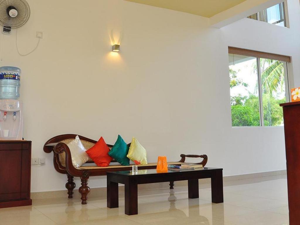 Rainbow Lagoon Resort Negombo Esterno foto