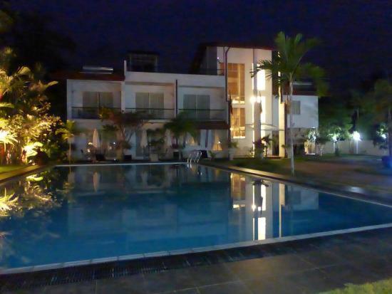 Rainbow Lagoon Resort Negombo Esterno foto