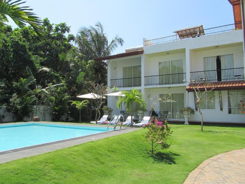 Rainbow Lagoon Resort Negombo Esterno foto